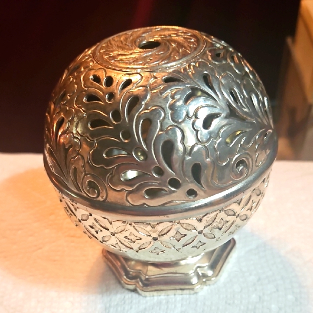 Antique Victorian Style Silver Plated Sphere Etched String Box